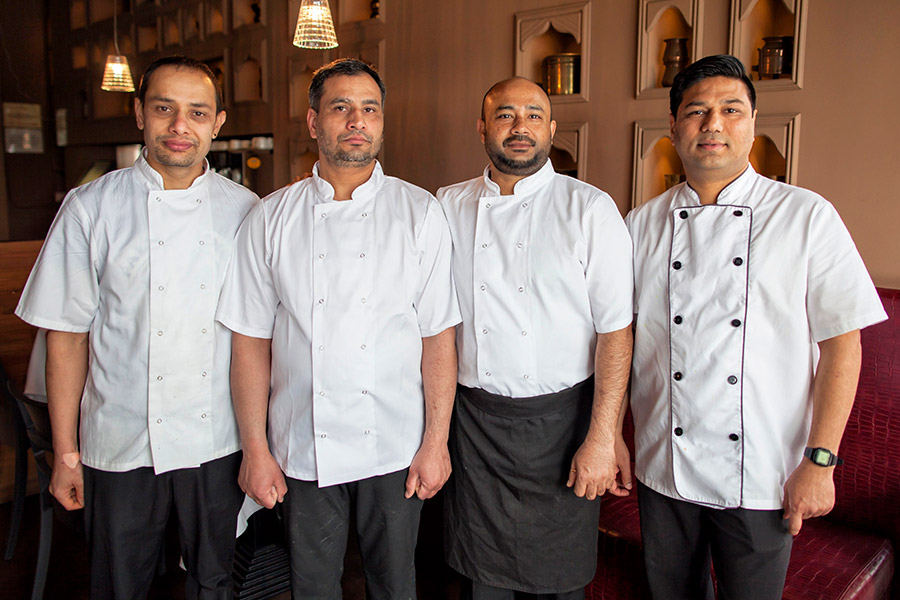 El Chef y su equipo de cocina en Bembi 